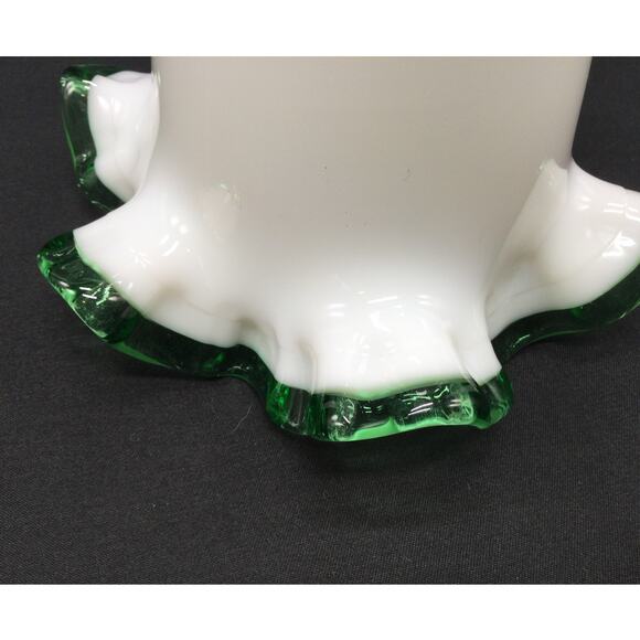 Vintage Discontinued Fenton Emerald Crest 6in Double Crimped Vase - Picture 6 of 10